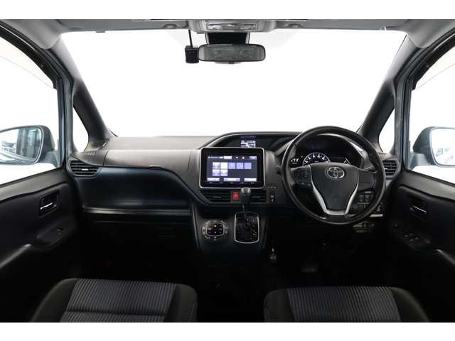 Toyota Voxy 9