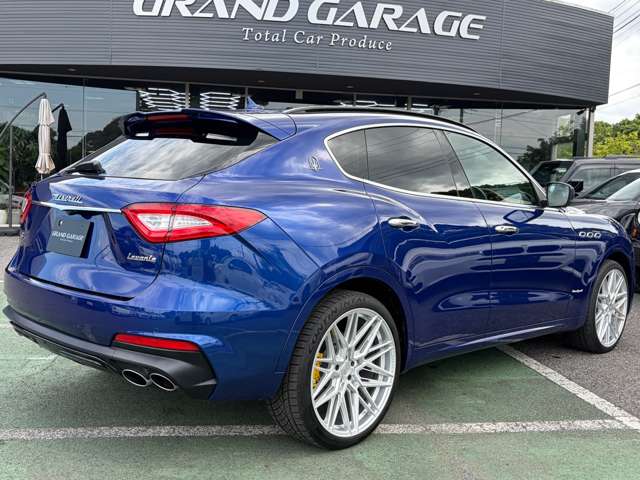 Maserati Levante 8