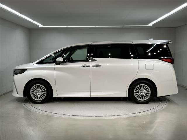 Toyota Alphard 3
