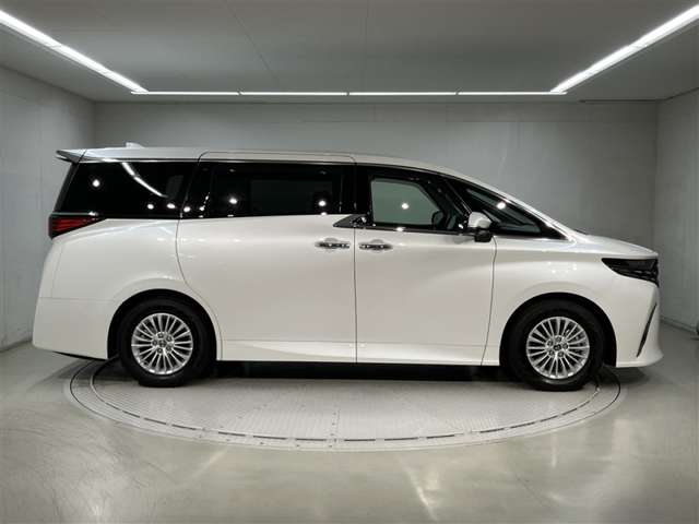 Toyota Alphard 4