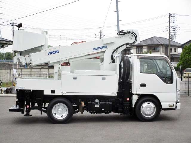 Isuzu Elf 6