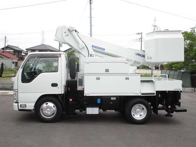 Isuzu Elf 7