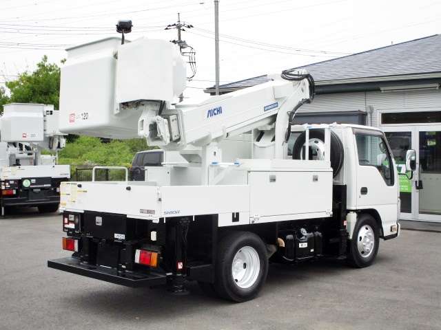 Isuzu Elf 8