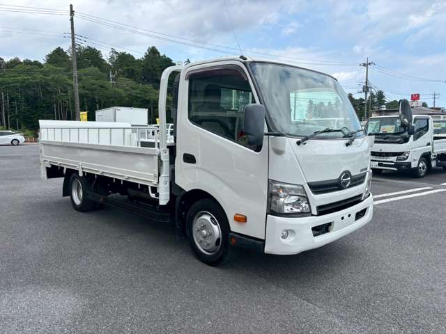 Hino Dutro 3