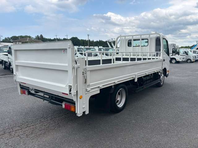 Hino Dutro 5