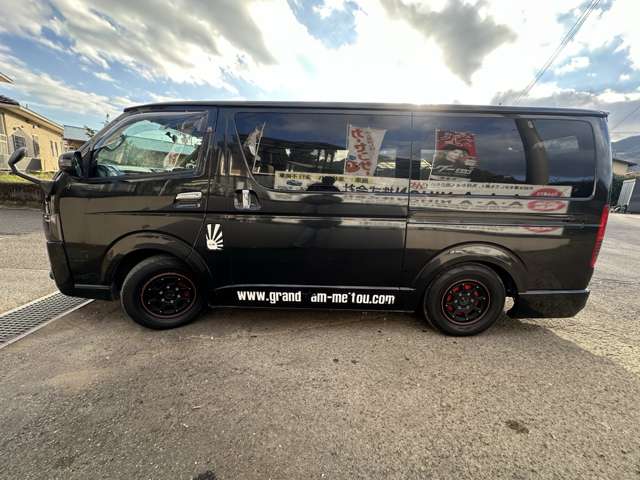 Toyota Hiace Van 4