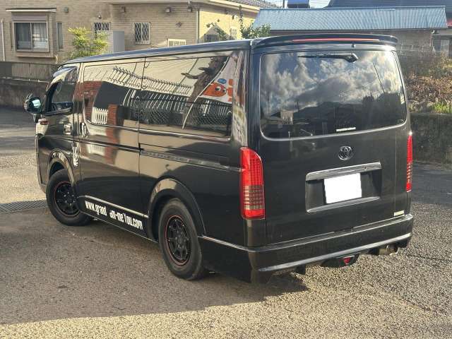 Toyota Hiace Van 5