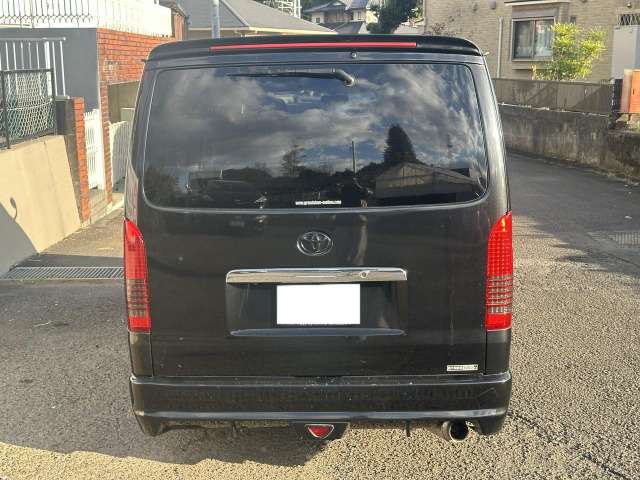 Toyota Hiace Van 6
