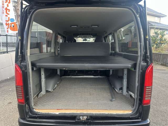 Toyota Hiace Van 8