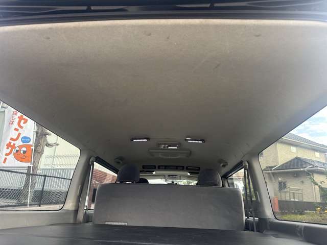 Toyota Hiace Van 9