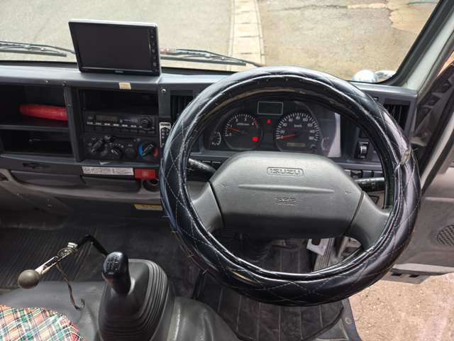 Isuzu Elf 12