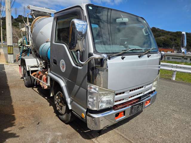 Isuzu Elf 3