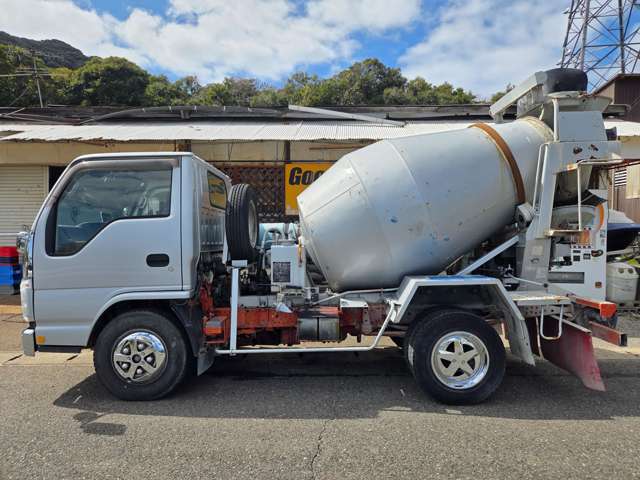 Isuzu Elf 4