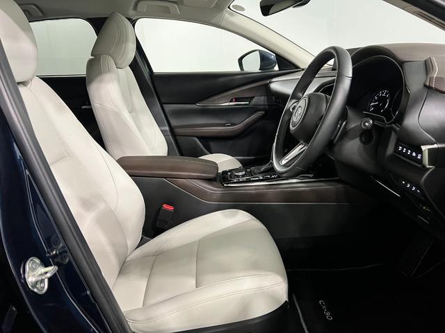 Mazda CX-30 4