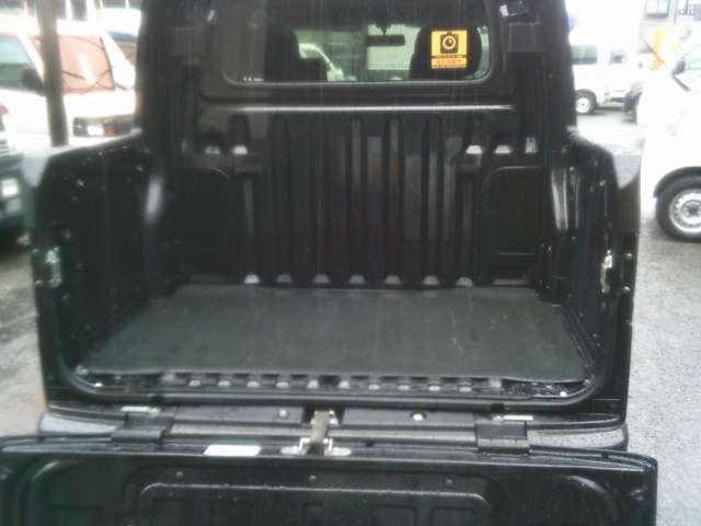 Daihatsu Hijet Deck Van 9