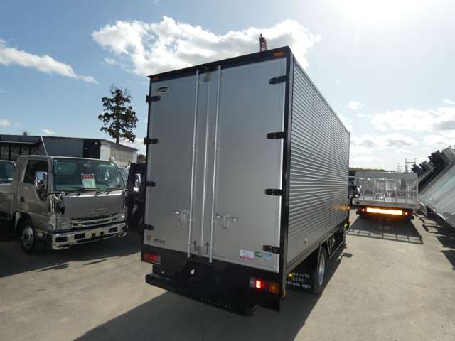 Hino Dutro 9