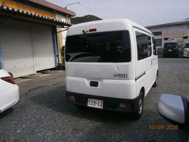 Daihatsu Hijet Cargo 4