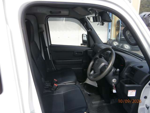 Daihatsu Hijet Cargo 7