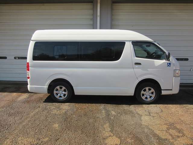 Toyota Regius Ace 7