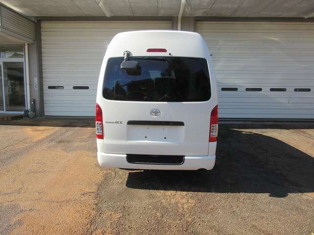 Toyota Regius Ace 10