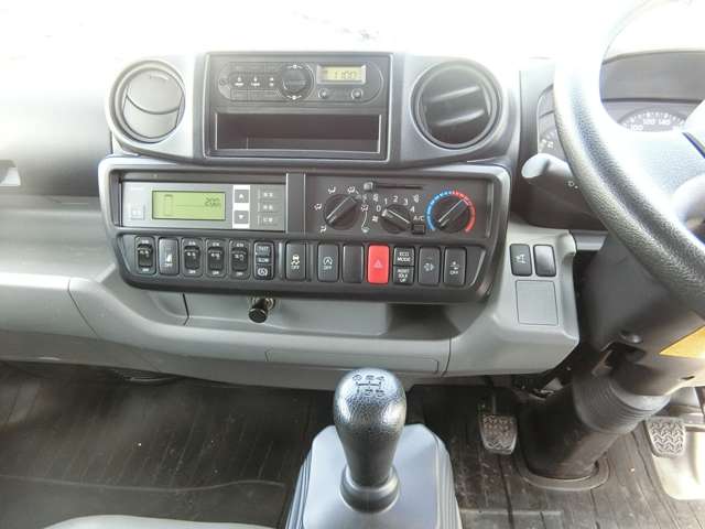 Hino Dutro 12