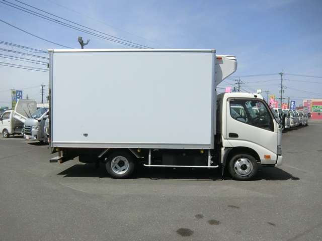 Hino Dutro 9