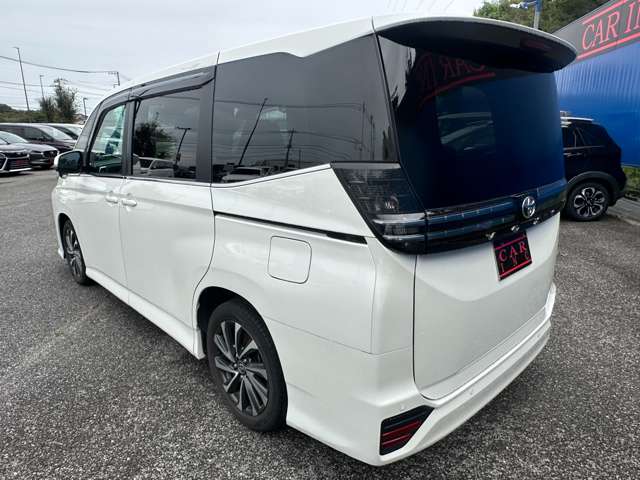 Toyota Voxy 12
