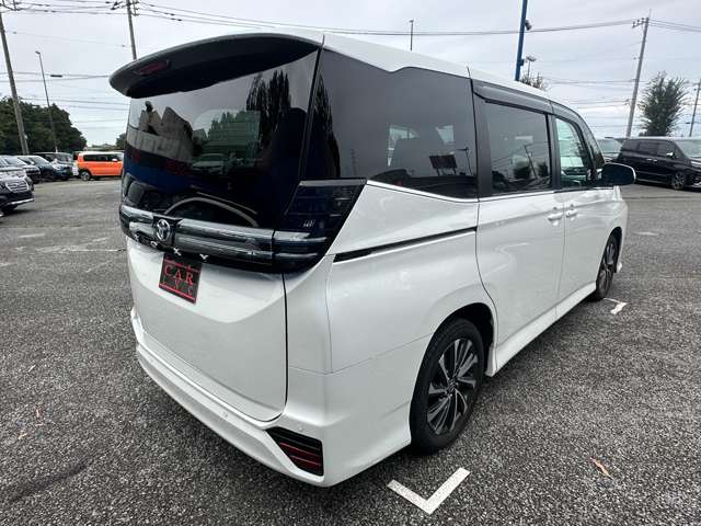 Toyota Voxy 10