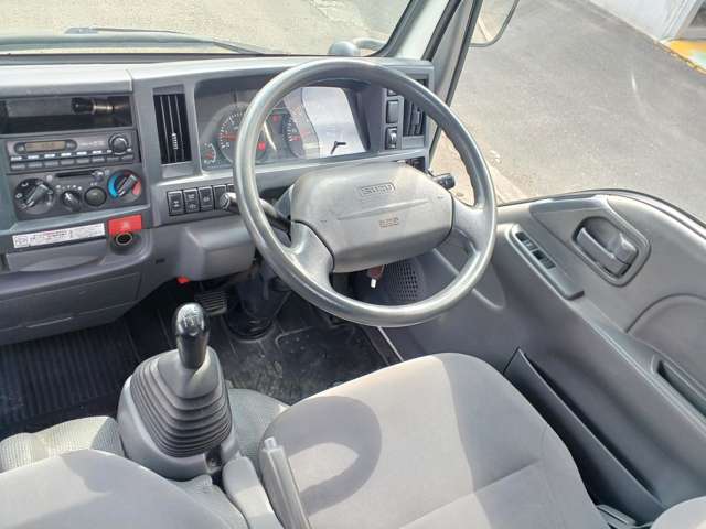 Isuzu Elf 11