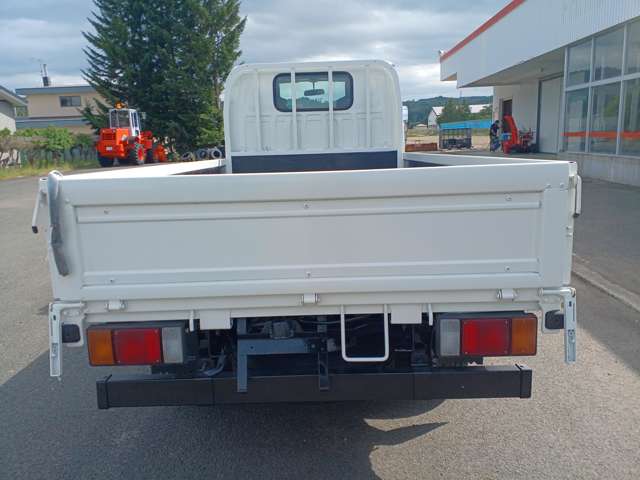 Isuzu Elf 6