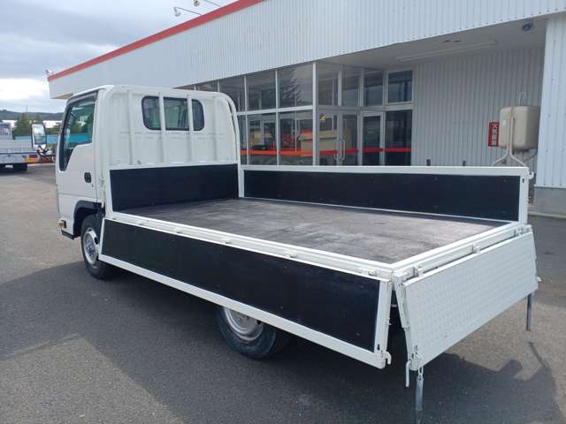 Isuzu Elf 7