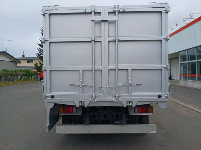 Isuzu Elf 11