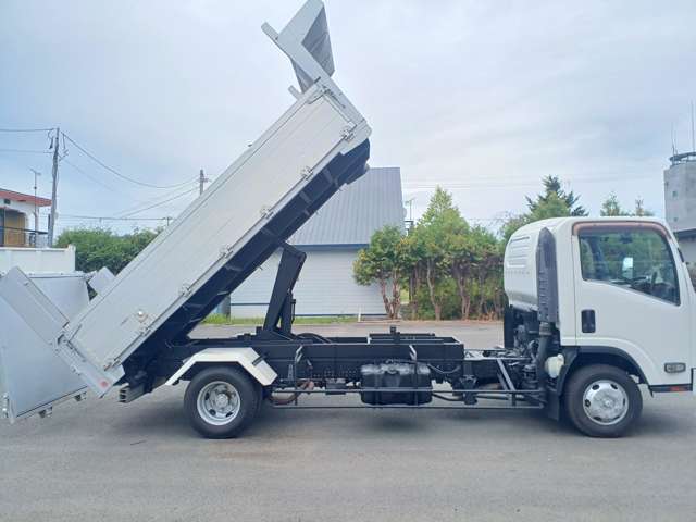 Isuzu Elf 3