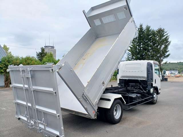 Isuzu Elf 8