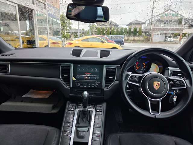Porsche Macan 11