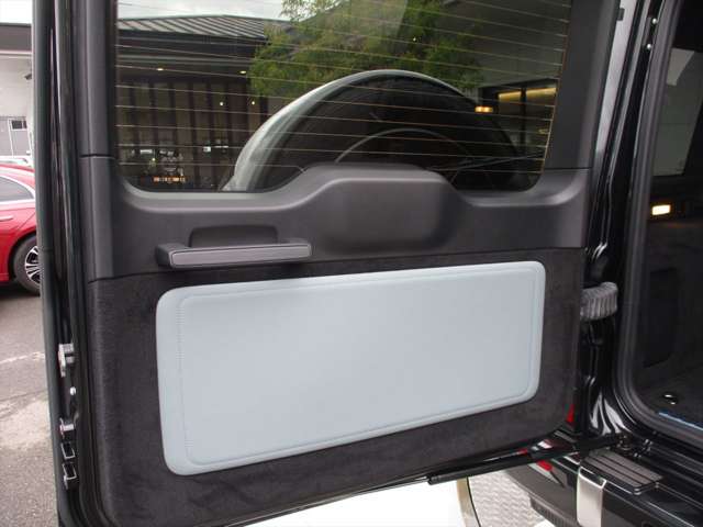Mercedes-Benz G-Class 8