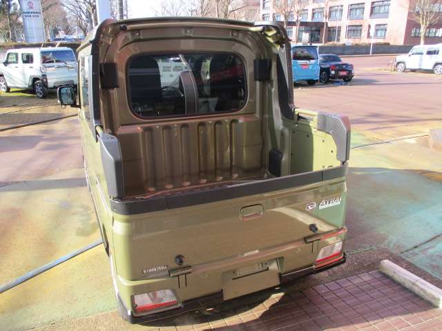Daihatsu Hijet Deck Van 4