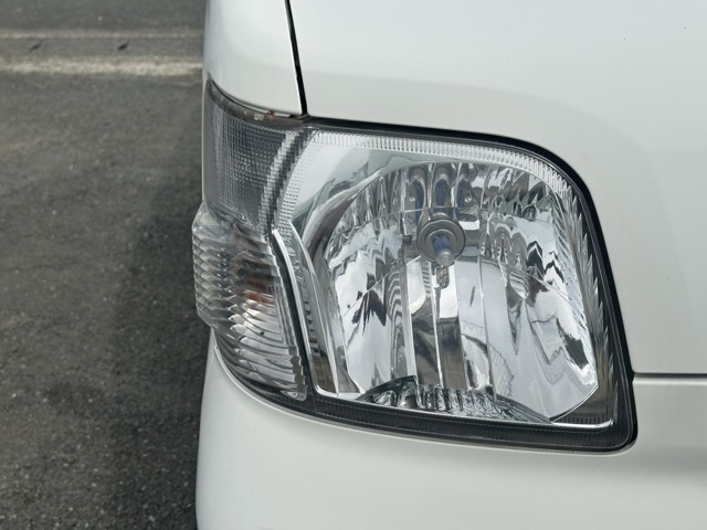 Daihatsu Hijet Cargo 8