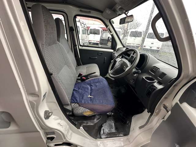 Daihatsu Hijet Cargo 9