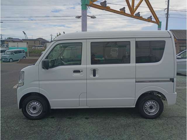 Mitsubishi Minicab Van 2
