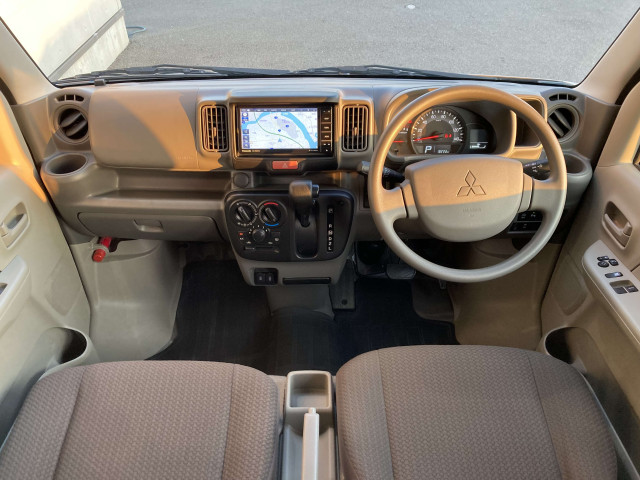 Mitsubishi Minicab Van 2