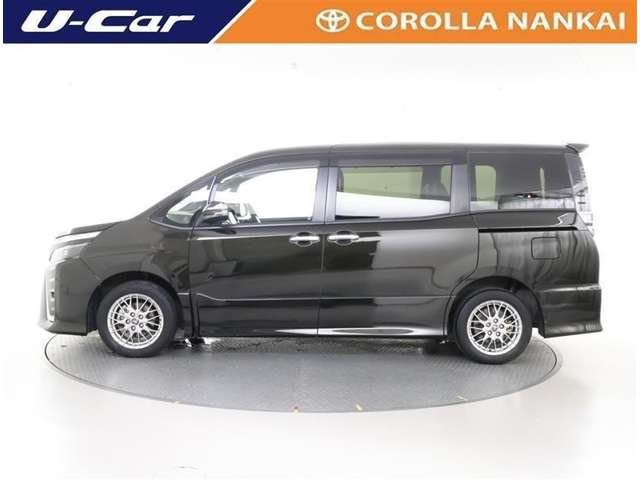 Toyota Voxy 2