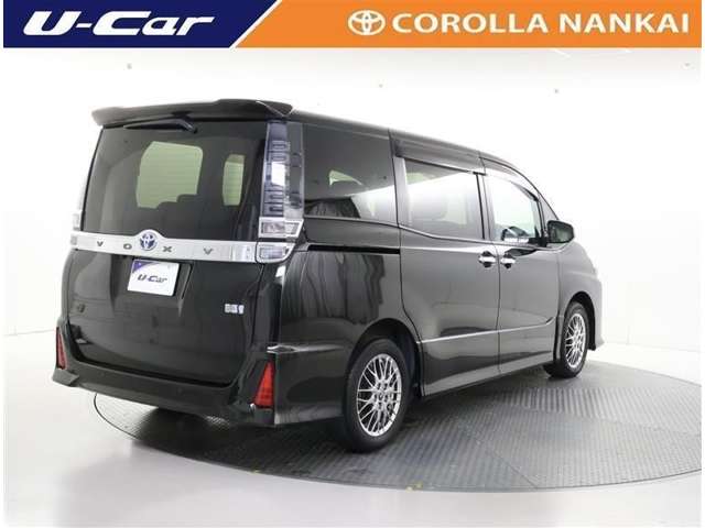 Toyota Voxy 3