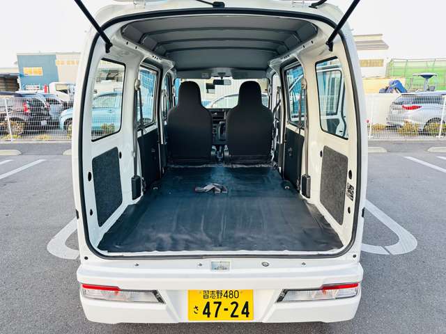 Daihatsu Hijet Cargo 12