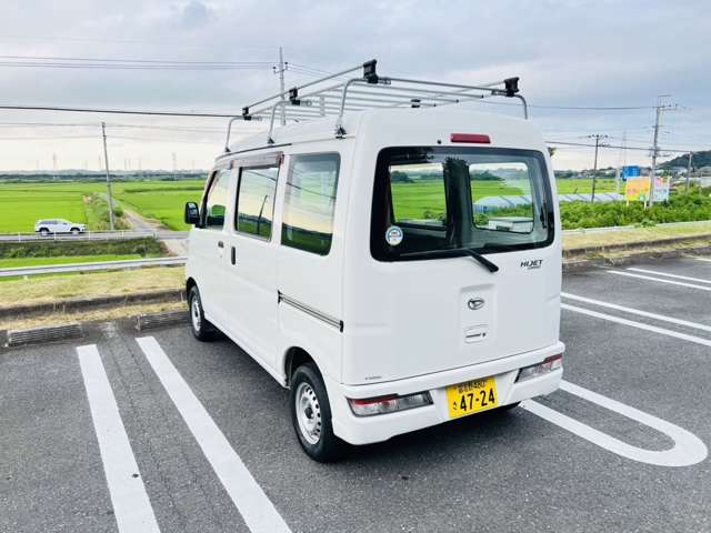 Daihatsu Hijet Cargo 10