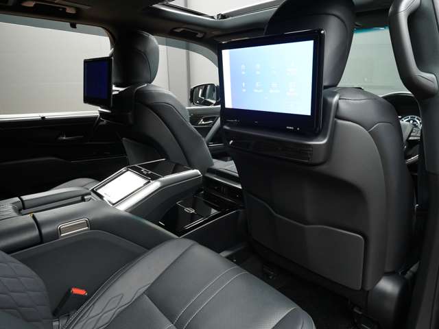 Lexus LX 10