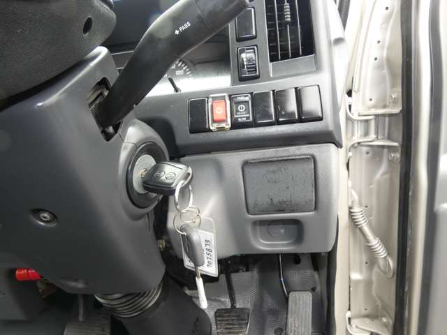 Isuzu Elf 12