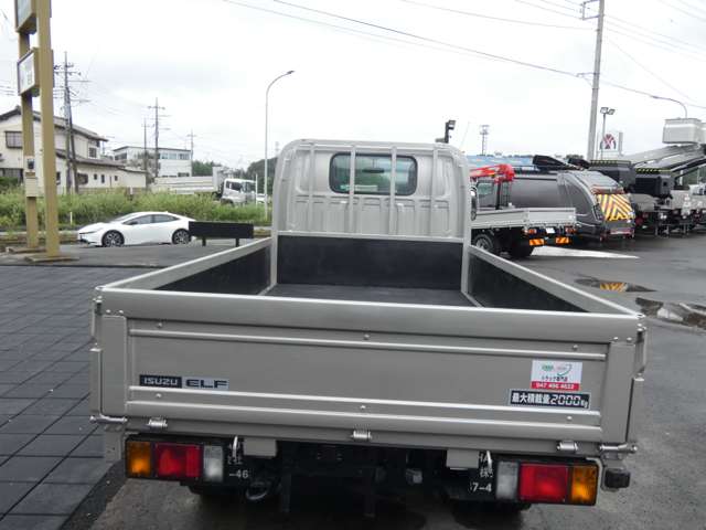 Isuzu Elf 7