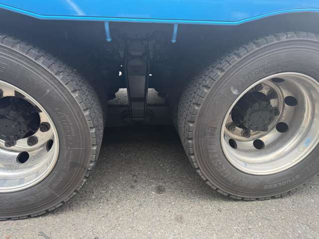 Isuzu Giga 12
