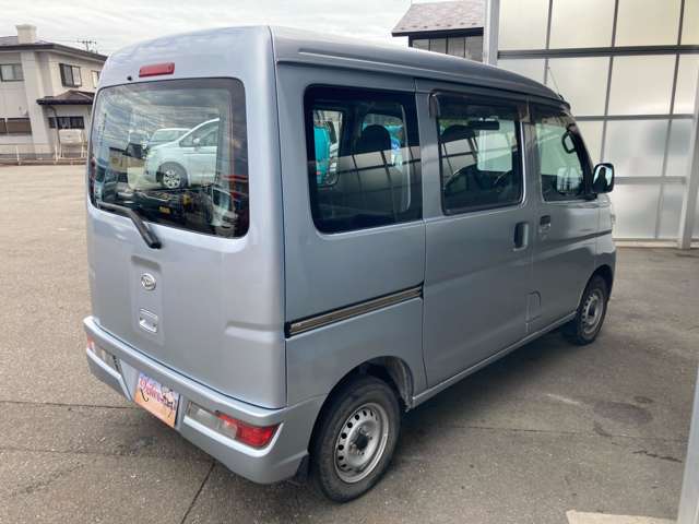 Daihatsu Hijet Cargo 4